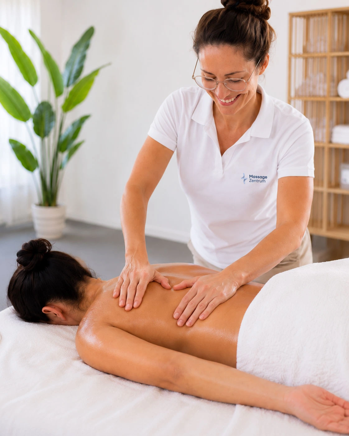 Gezielte therapeutische Massage bei Rücken- und Nackenbeschwerden in Wädenswil